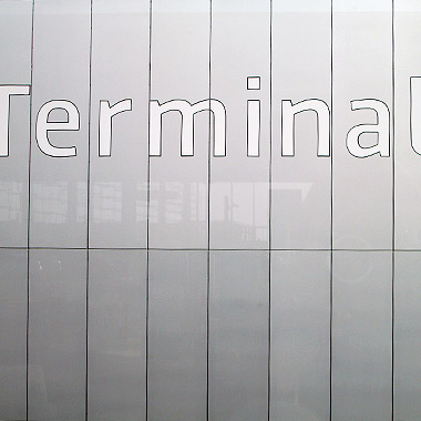 Neubau Terminal 2 am Flughafen Berlin-Brandenburg in Berlin-Schönefeld . Schallschutz, Raumakustik