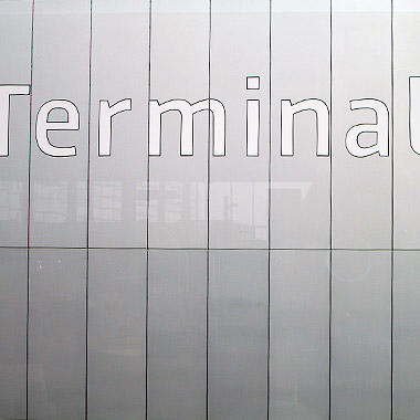 Neubau Terminal 2 am Flughafen Berlin-Brandenburg in Berlin-Schönefeld . Schallschutz, Raumakustik