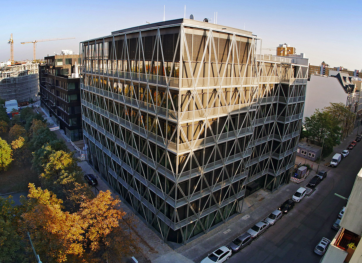 Gesamtfassadenansicht Friedrichstrasse/ Ecke Besselpark . Neubau taz-Redaktionsgebäude, Berlin Gesamtfassadenansicht Friedrichstrasse/ Ecke Besselpark . Neubau taz-Redaktionsgebäude, Berlin