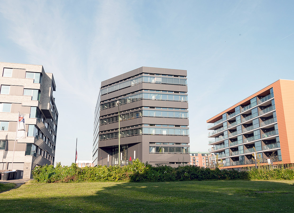 Ansicht Barkhausenstraße mit Nachbargebäuden . Neubau Verwaltungsgebäude der Arbeitnehmerkammer Bremen Ansicht Barkhausenstraße mit Nachbargebäuden . Neubau Verwaltungsgebäude der Arbeitnehmerkammer Bremen