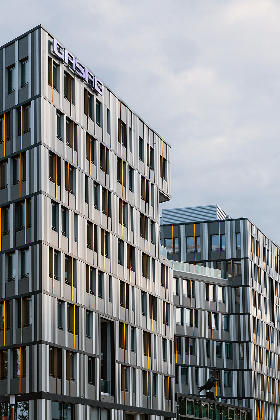 Detailansicht Fassade mit Dreifachverglasung . Neubau Verwaltungsgebäude EUREF-Campus Haus 23/24, Berlin