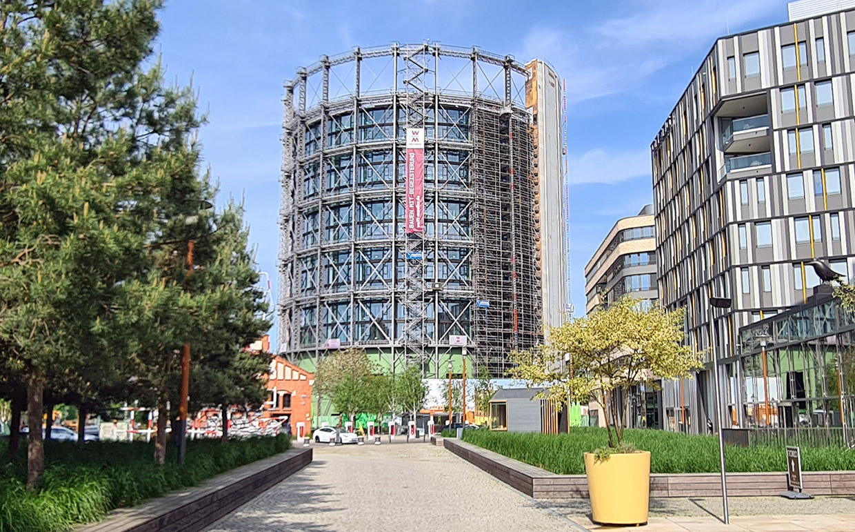 Ansicht Gasometer im Stadtraum . Neubau Verwaltungs- und Veranstaltungsgebäude EUREF-Campus Haus 17 Ansicht Gasometer im Stadtraum . Neubau Verwaltungs- und Veranstaltungsgebäude EUREF-Campus Haus 17