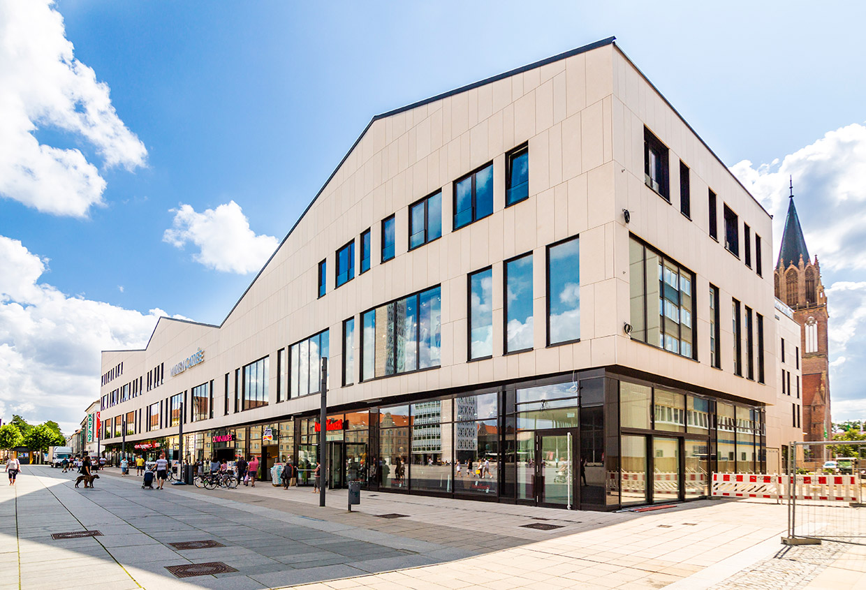 Ansicht Fassade Treptower Straße/ Waagestraße . Neubau Einzelhandelszentrum Marien Carrée in Neubrandenburg Ansicht Fassade Treptower Straße/ Waagestraße . Neubau Einzelhandelszentrum Marien Carrée in Neubrandenburg