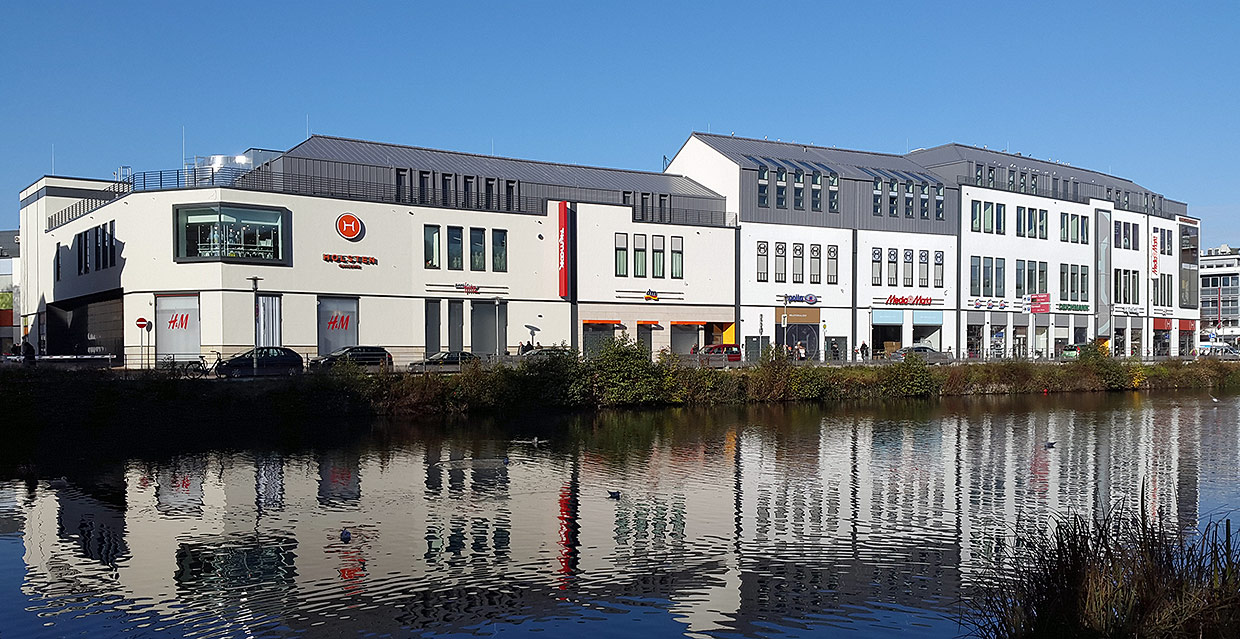 Fassadenansicht Holsten Galerie, Schwale Teich . Neubau Holsten Galerie, Neumünster Fassadenansicht Holsten Galerie, Schwale Teich . Neubau Holsten Galerie, Neumünster