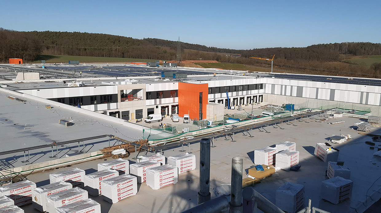 Ansicht Gebäudehallen, Außenbereich . Neubau Logistikzentrum Tegut, Michelsrombach Ansicht Gebäudehallen, Außenbereich . Neubau Logistikzentrum Tegut, Michelsrombach