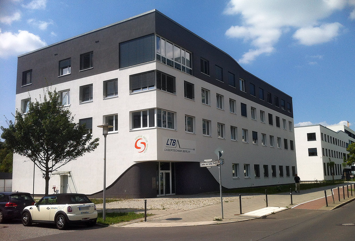 Ansicht Aussenfassade Justus-von-Liebig-Straße/ Am Studio . Neubau Verwaltungs- und Produktionsgebäude LTB Holding, Berlin