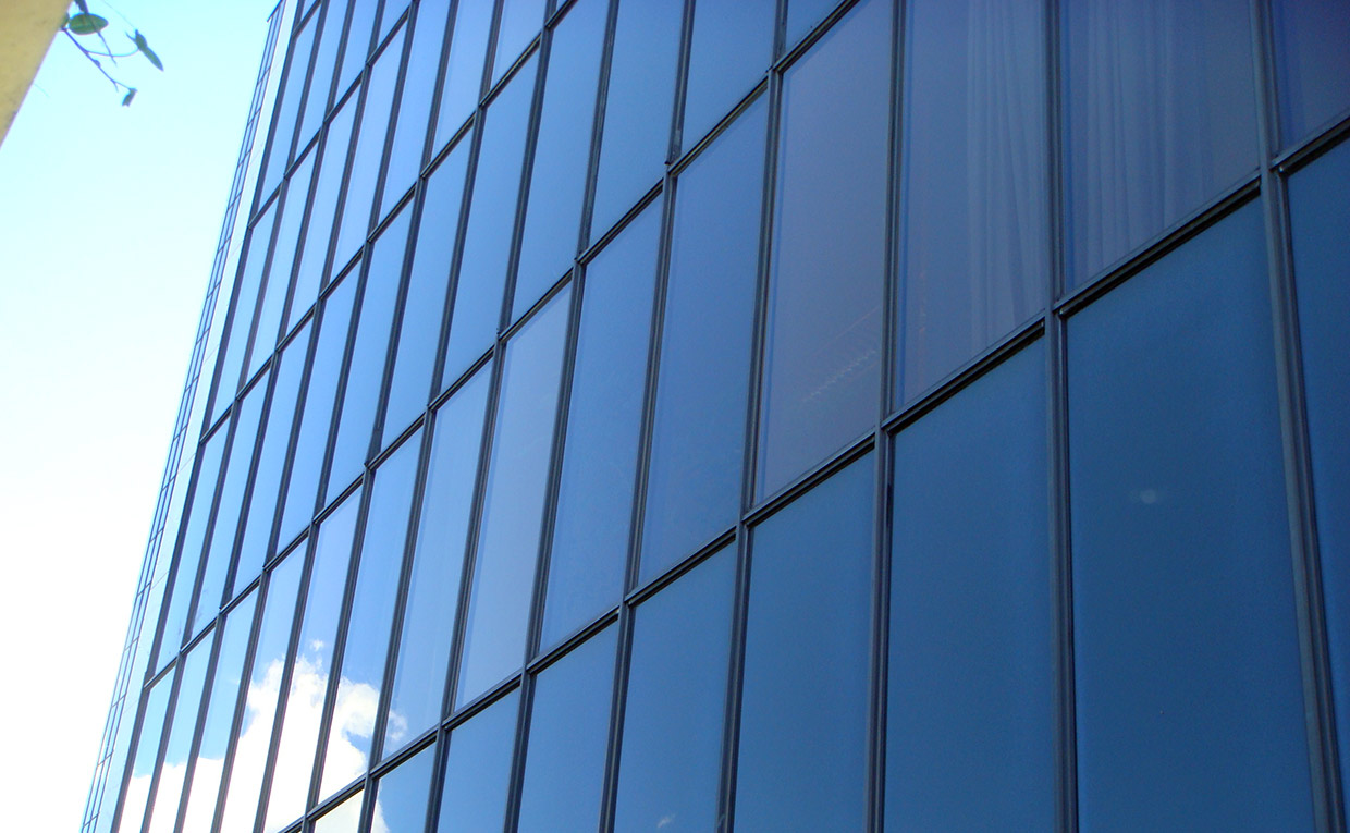 Detailansicht der Glasfassade . Sanierung Bürogebäude Vattenfall, Hamburg Detailansicht der Glasfassade . Sanierung Bürogebäude Vattenfall, Hamburg