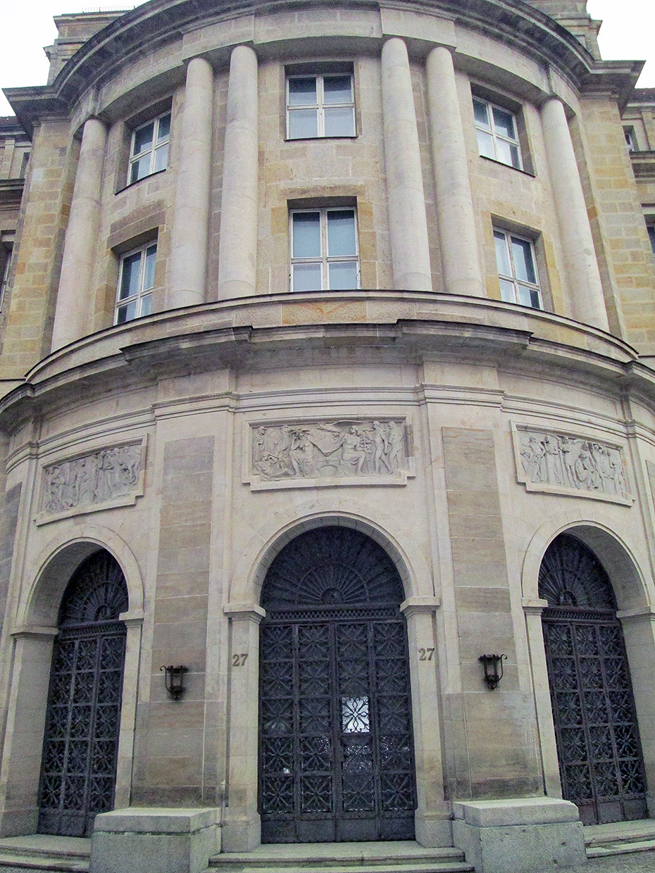 Eingangsbereich Mauerstraße 27 . Sanierung Bundesministerium für Gesundheit, Berlin