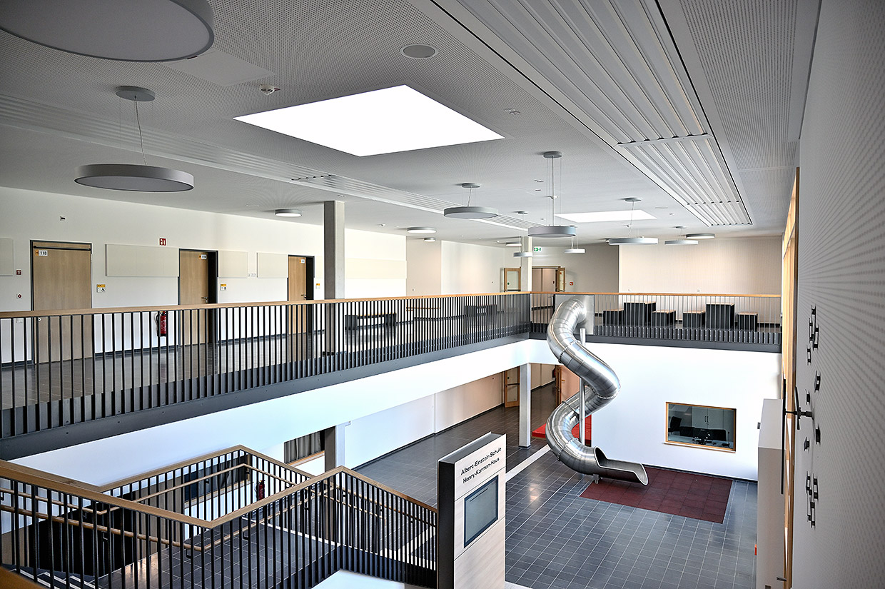 Ansicht Schulgebäude Eingangsbereich, EG und 1.OG . Neubau Albert-Einstein-Schule, Laatzen Ansicht Schulgebäude Eingangsbereich, EG und 1.OG . Neubau Albert-Einstein-Schule, Laatzen