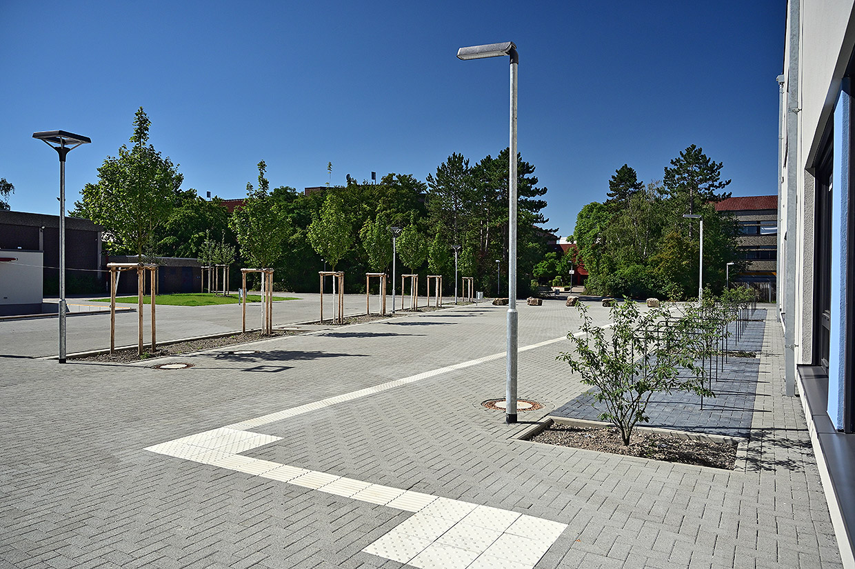 Aussenbereich . Neubau Albert-Einstein-Schule, Laatzen Aussenbereich . Neubau Albert-Einstein-Schule, Laatzen