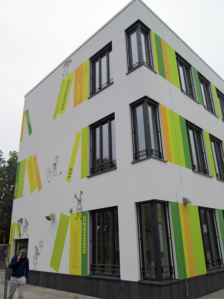 Detailsansicht Aussenfassade . Neubau Comenius Grundschule, Oranienburg