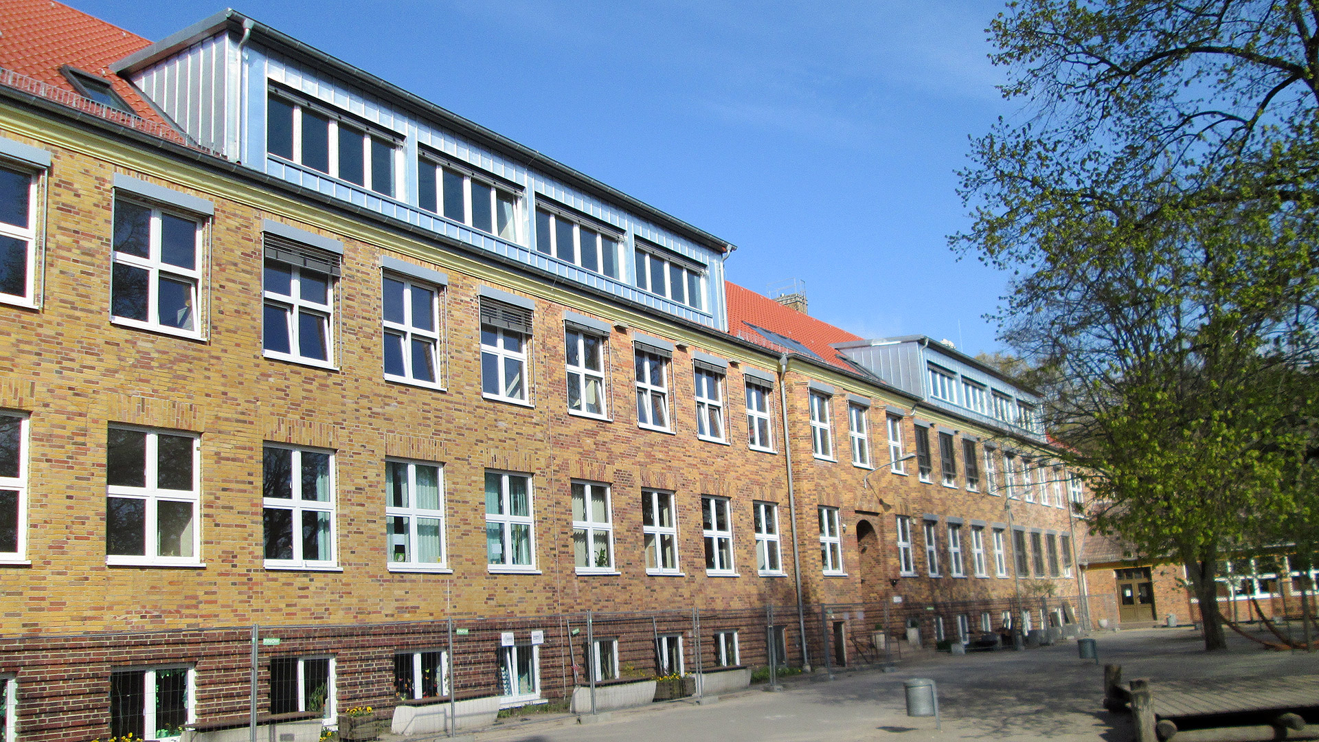 Ansicht Aussenfassade . Erweiterung Internationale Schule, Ravensbergweg Potsdam