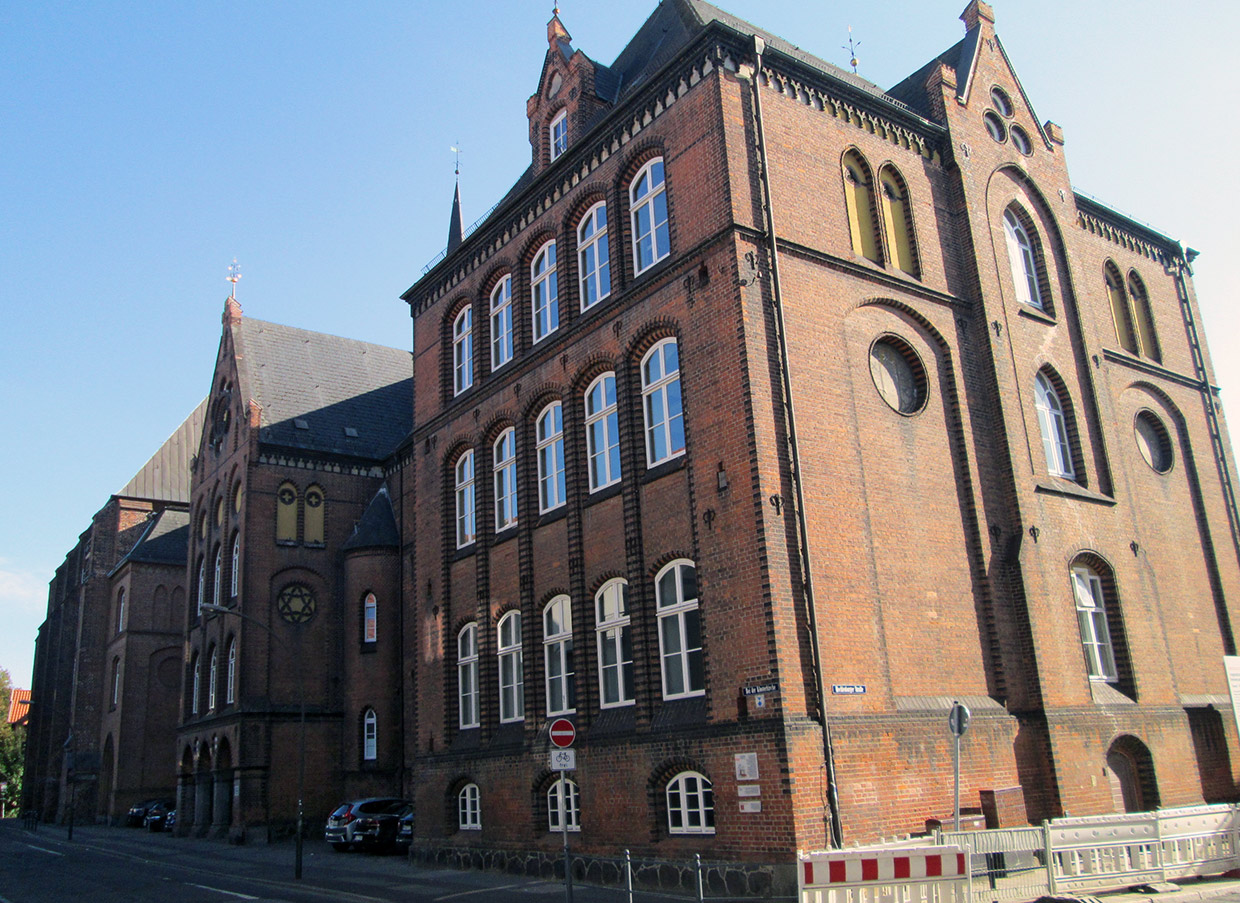 Aussenansicht Schule (Bei der  Klosterkirche / Mecklenburger Str.) . Umbau & Sanierung der Integrierten Gesamtschule (IGS) J. W. von Goethe, Wismar