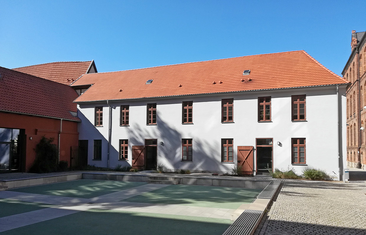Innenhof . Umbau & Sanierung der Integrierten Gesamtschule (IGS) J. W. von Goethe, Wismar Innenhof . Umbau & Sanierung der Integrierten Gesamtschule (IGS) J. W. von Goethe, Wismar