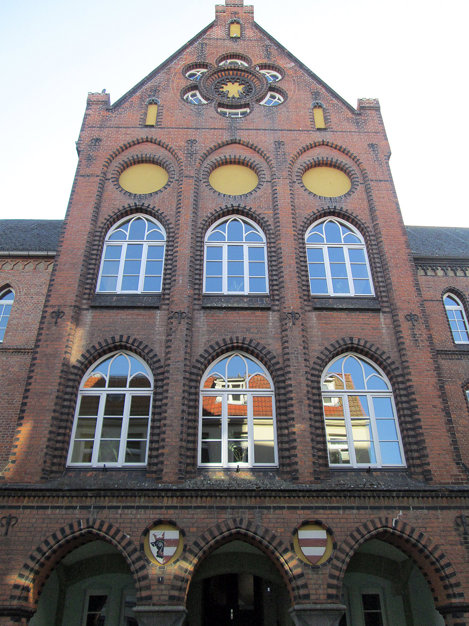 Eingangsbereich Integrierte Gesamtschule Johann Wolfgang von Goethe (Bei der  Klosterkirche) . Umbau & Sanierung der Integrierten Gesamtschule (IGS) J. W. von Goethe, Wismar